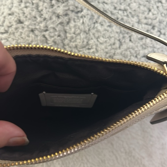 Coach crossbody - Picture 4 of 6